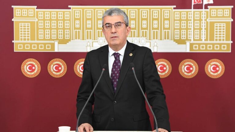 chpli-gunaydin-iklim-kanununu-gecirdiniz-zeytinleri-mahveden-yasayi-gecirdiniz-ama-asgari-ucreti-artirmadiniz-a4OOskjb.jpg