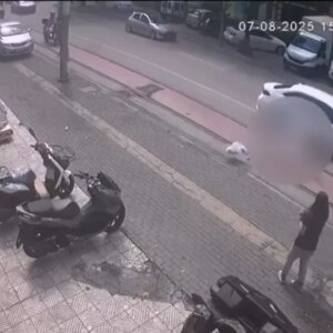 bursada marketten donerken otomobil carpti VVZCMj65