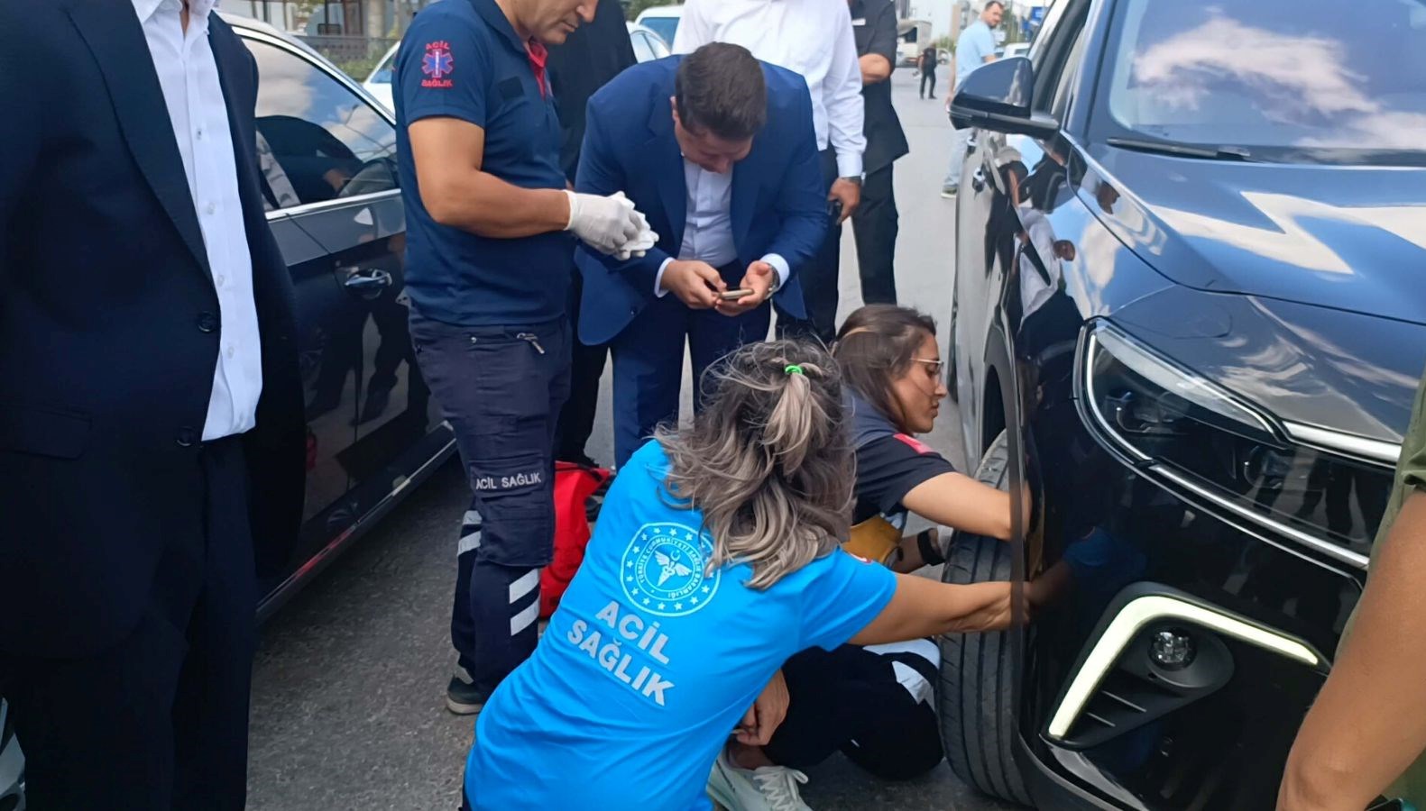 bakan konvoyunda yavru kedi alarmi 112 ekipleri kurtardi QCxsE5AS