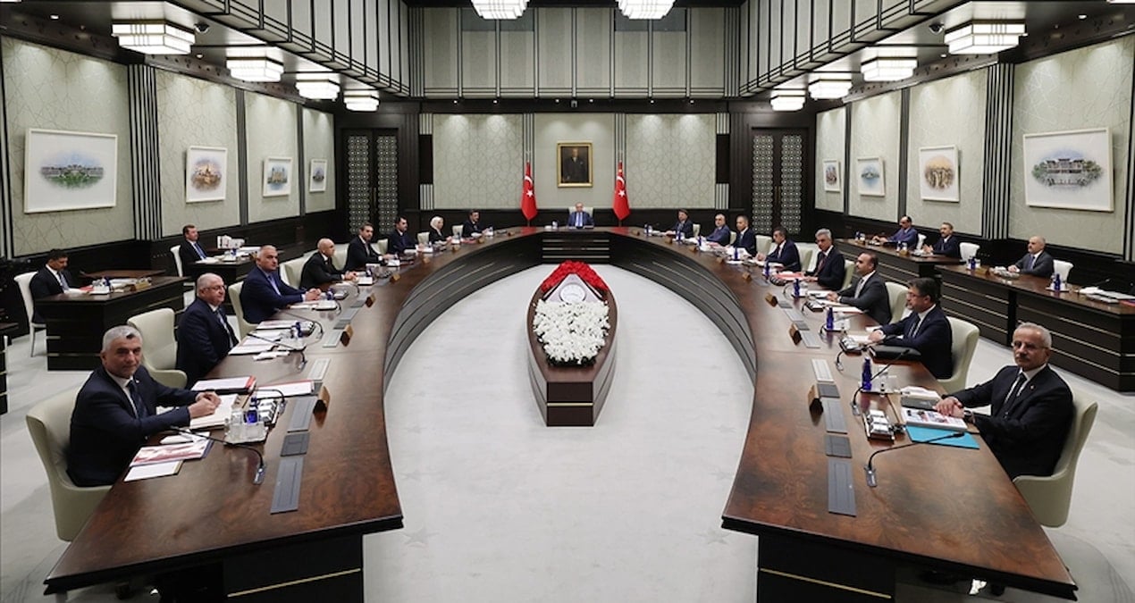 kabine bugun toplaniyor masada 4 kritik baslik var RXfpz6pD