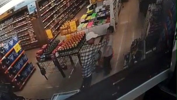 market sirasindaki vicdansiz otizmli cocuga vurup yere dusurdu AkL8Dtzk