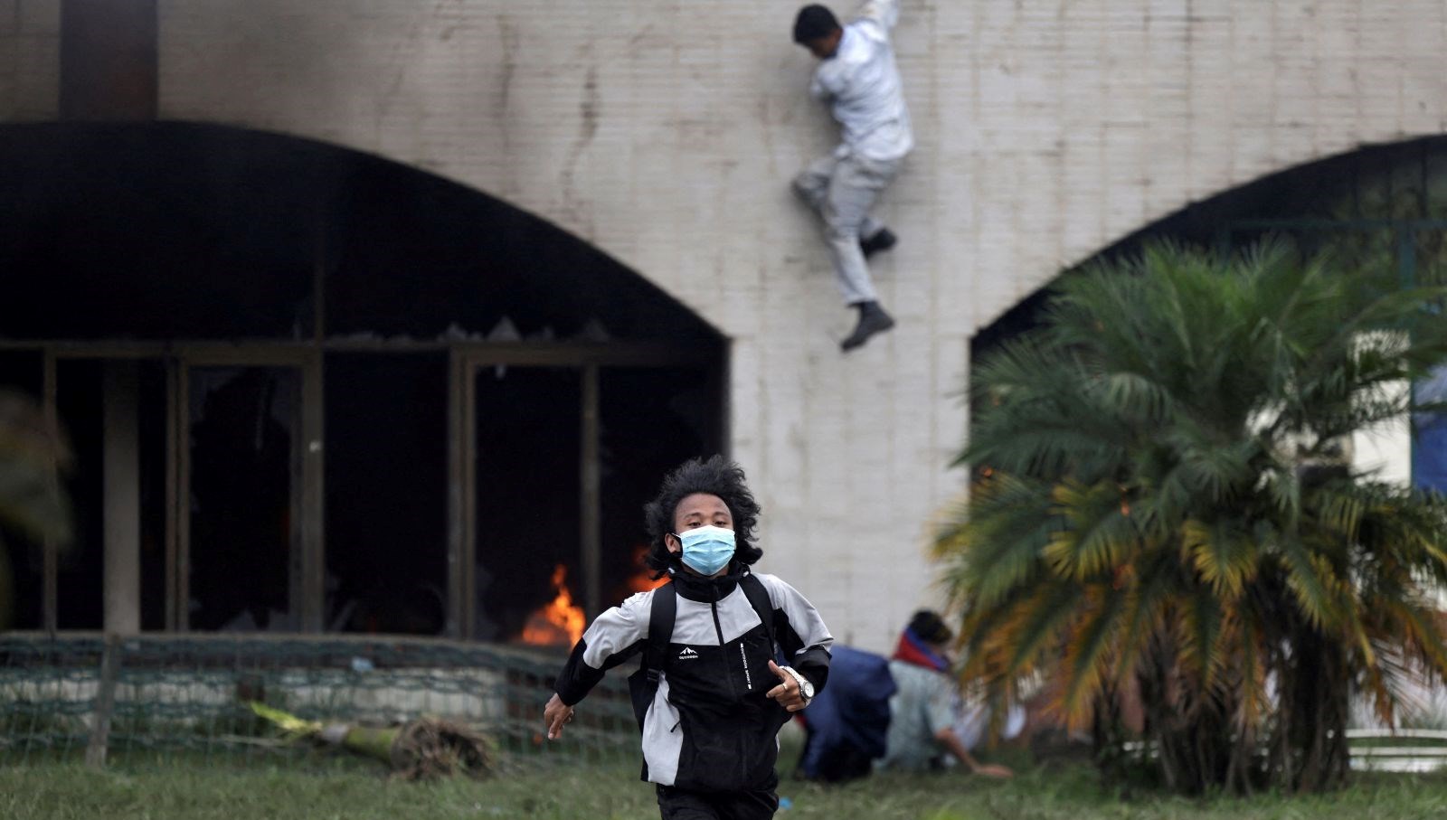 nepalde polis protestoculara ates acti 14 kisi oldu 16E2ltpI