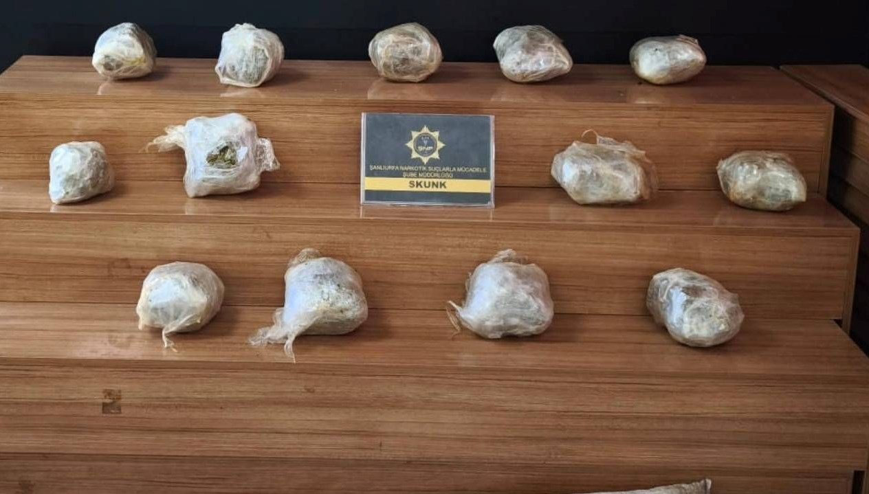sanliurfada otomobilde uyusturucuya 1 gozalti YN8dXsXC