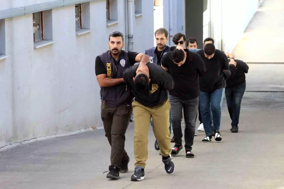 adanada otomobil dolandiriciligi operasyonu 6 supheli tutuklandi G4LZCkz7.jpg