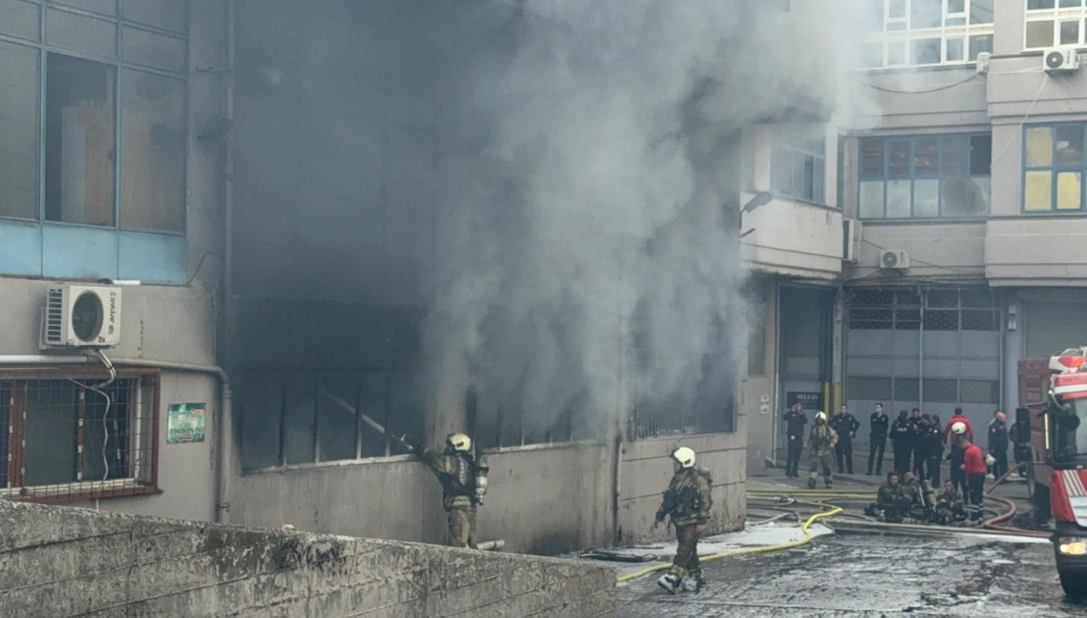 bayrampasada is merkezi yangini W8Z4ePUS