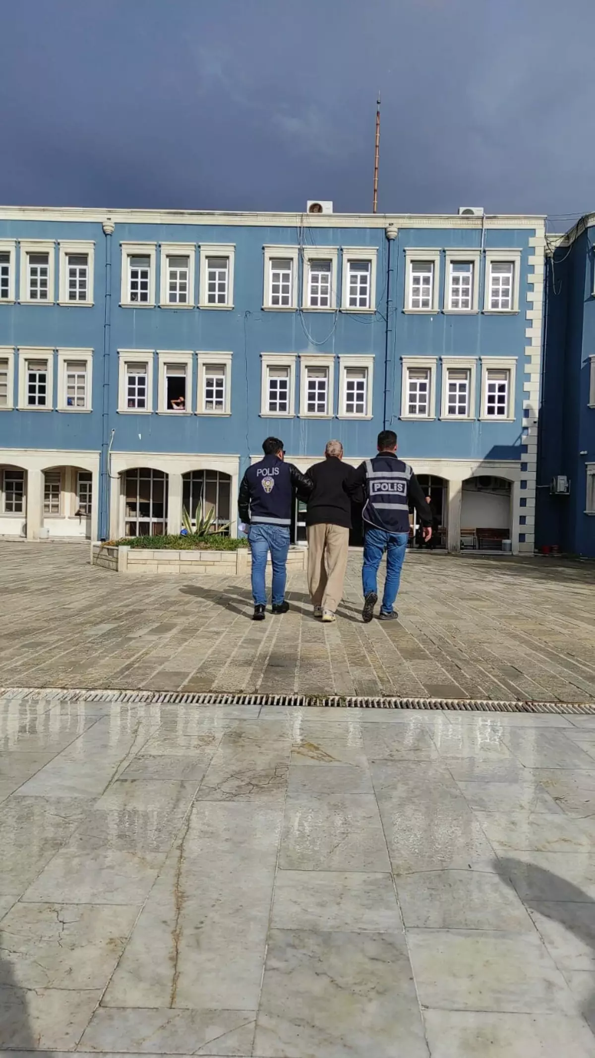 cinsel istismardan aranan yasli adam yakalandi LEGLi7sr