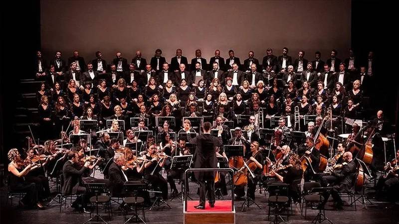 idob bir ulus uyaniyor isimli senfonik eseri izleyiciyle bulusturdu FeTN76Ea.jpg