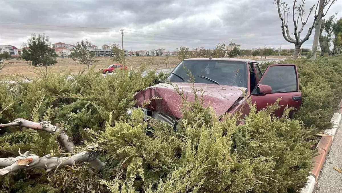 karamanda tofas otomobili kaza yapti baba ve kizi yaralandi InNFYNwb.jpg