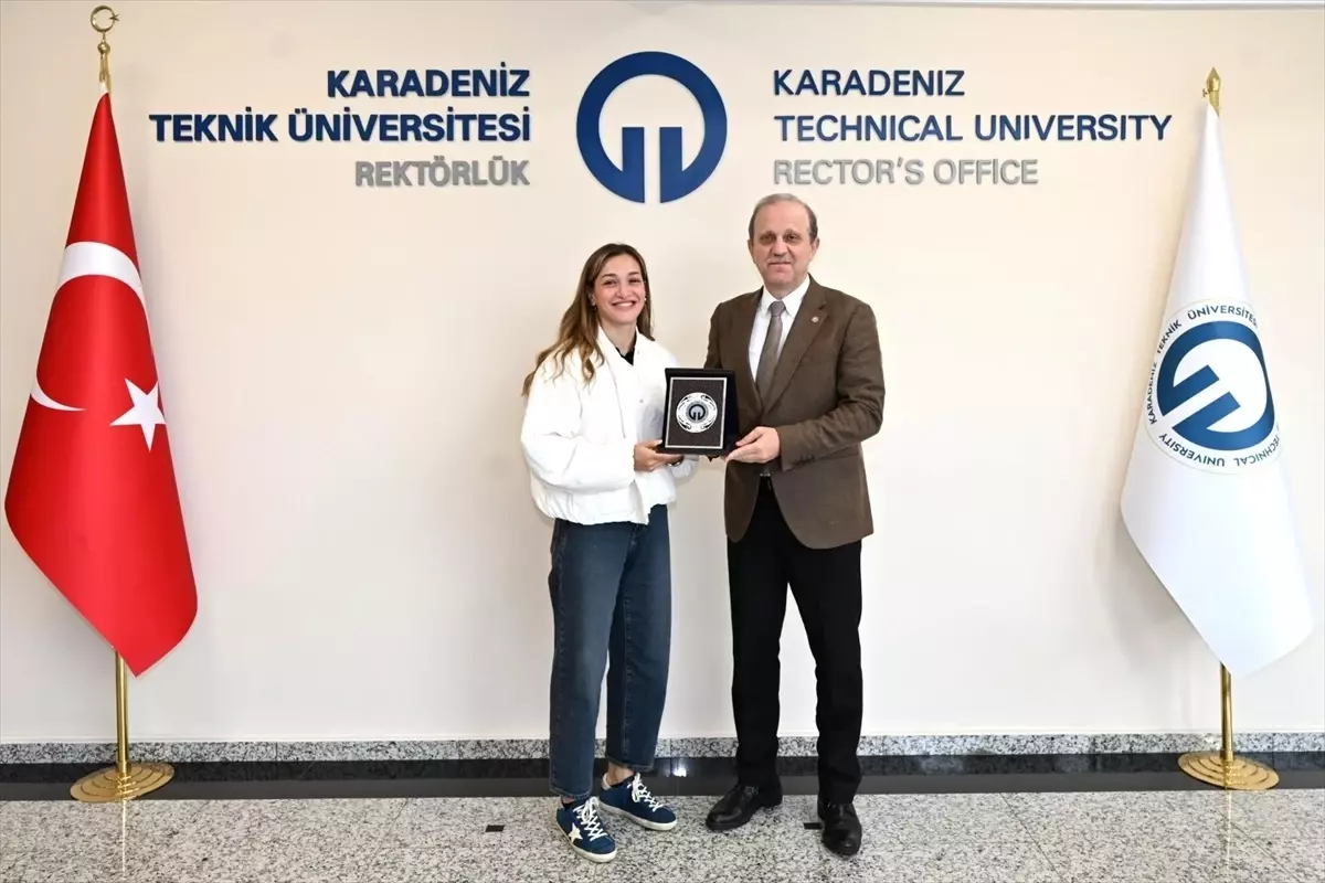 milli boksor buse naz cakiroglundan ktu rektorune ziyaret Jle3wZOe.jpg