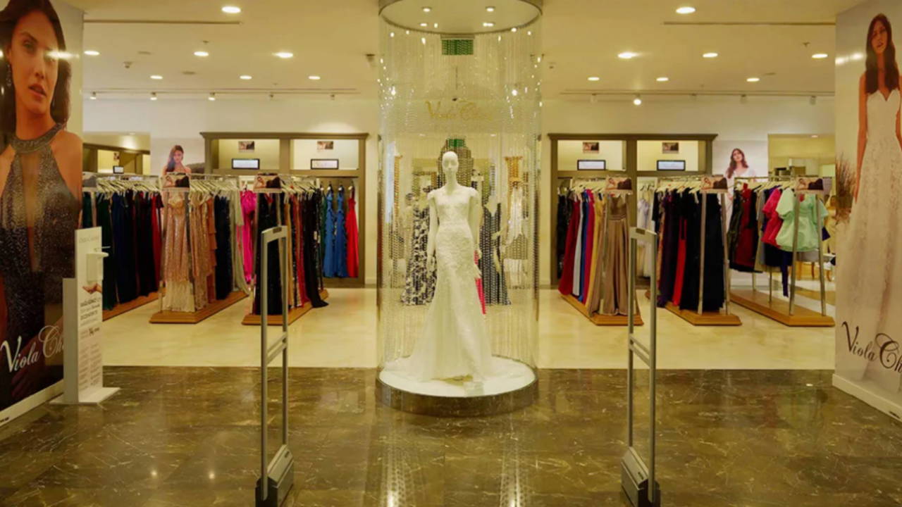 unlu gelinlik markasi oleg cassini turkiyeden cekilme karari aldi iBlMb1J1.jpg