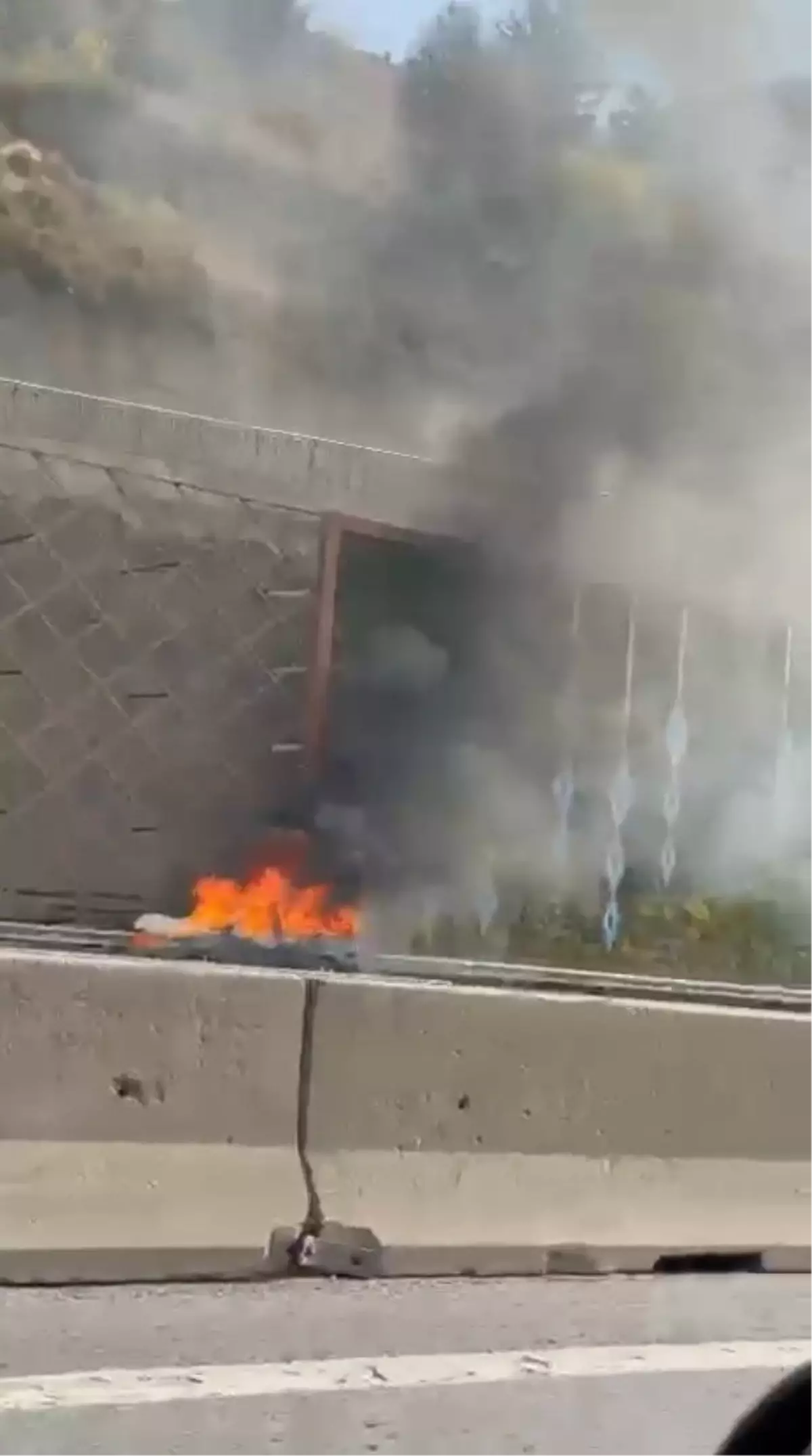 maltepede otomobil yangini pbSUlhCT.jpg