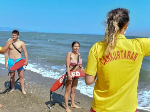 İzmir sahillerinde hayat nöbeti