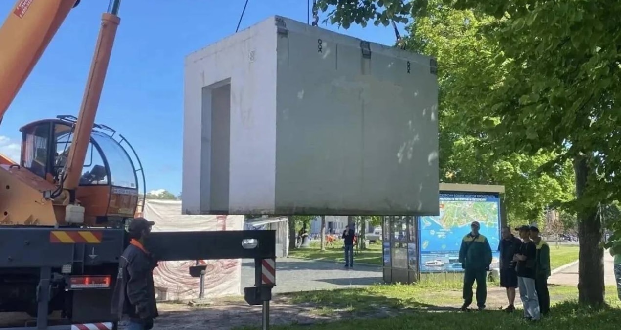 Otobüs duraklarının yanına beton sığınak koymaya başladılar