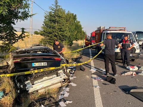 Aci yolculuk almanyadan gelen ailenin otomobili takla atti 3 olu A1O69zhY