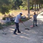 Golpazari belediyesinden mezarliklarda temizlik calismasi Fmy1FgDD